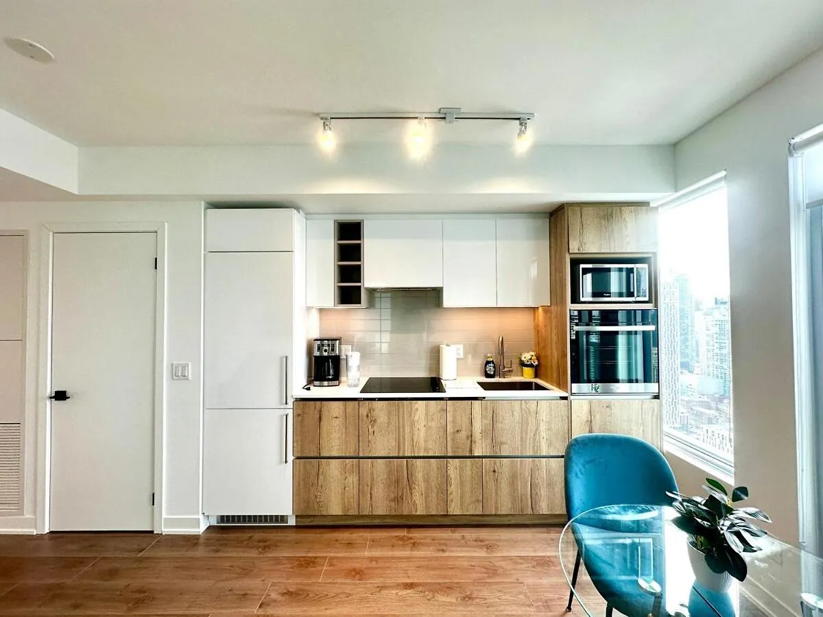 Super Skyline View Condo In The Heart Of Τορόντο