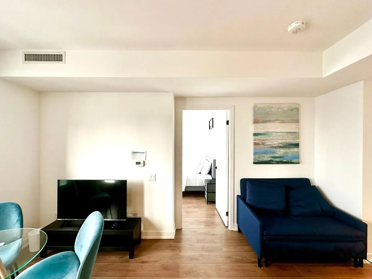Super Skyline View Condo In The Heart Of Τορόντο